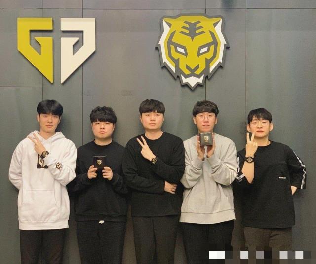 跤风格与其 跤风格与其